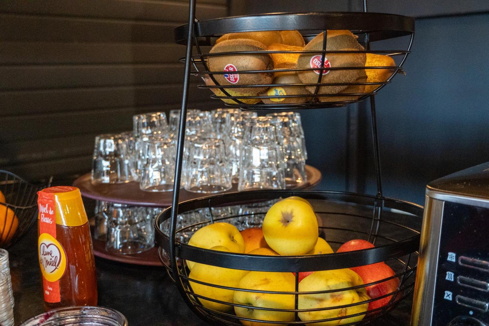Cit'Hotel Restaurant Du Bowling De Мийо Екстериор снимка